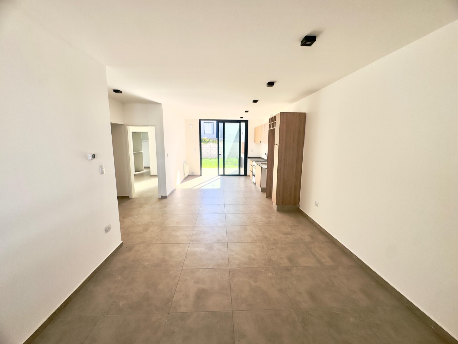 Dúplex a estrenar 2 dorm planta baja patio cochera Solares de Manantiales