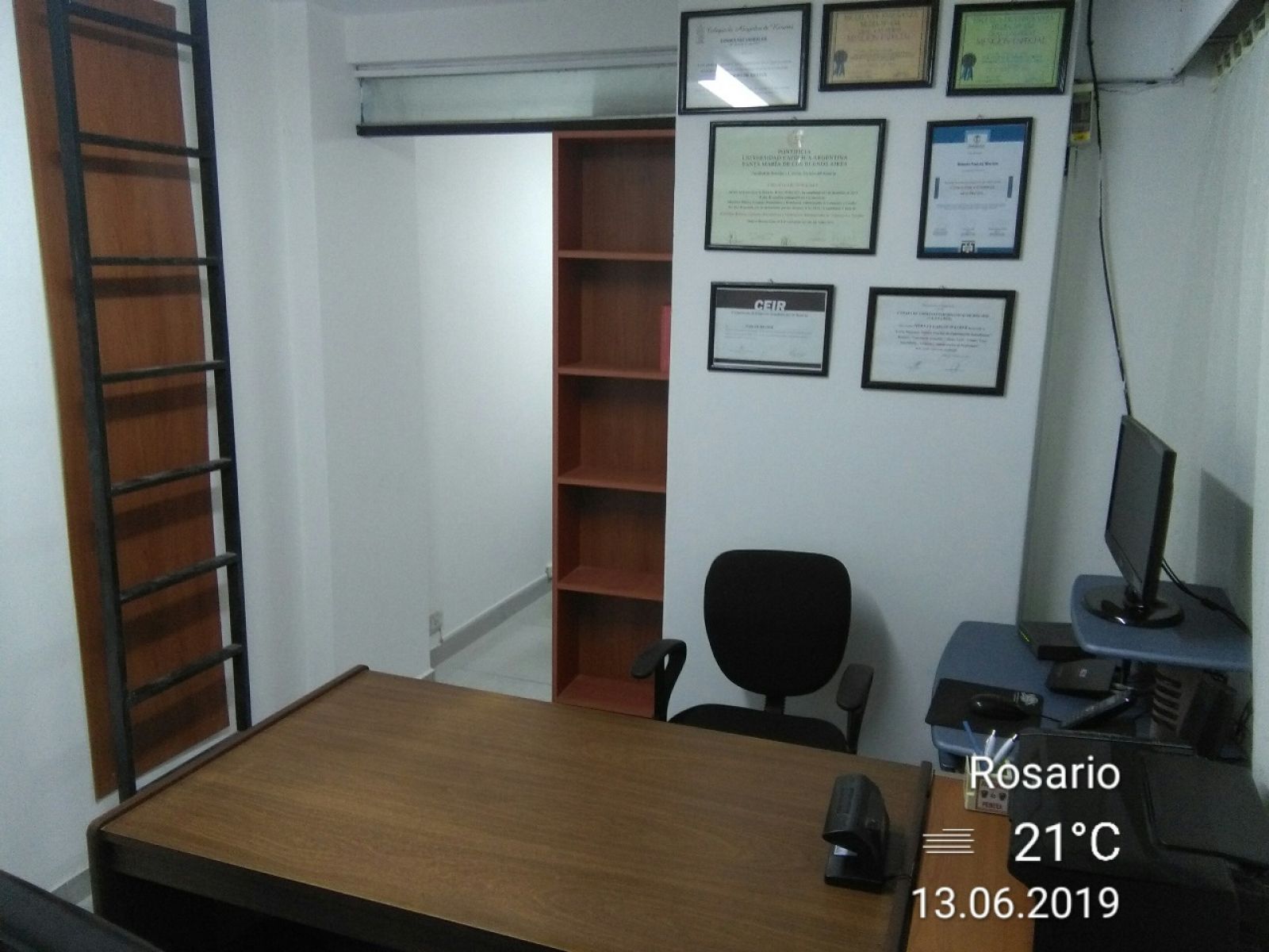 Oficina Céntrica en Galería. - 2