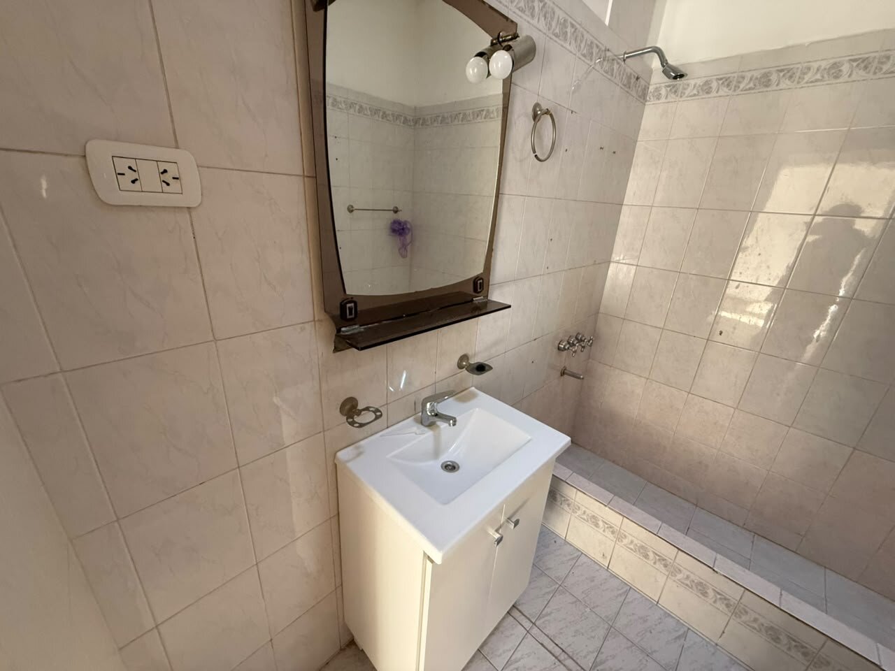 Venta casa 3 ambientes! Con patio en Morón - 5