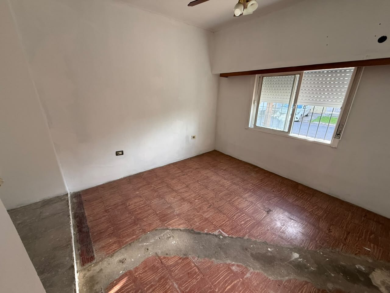 Venta casa 3 ambientes! Con patio en Morón - 9