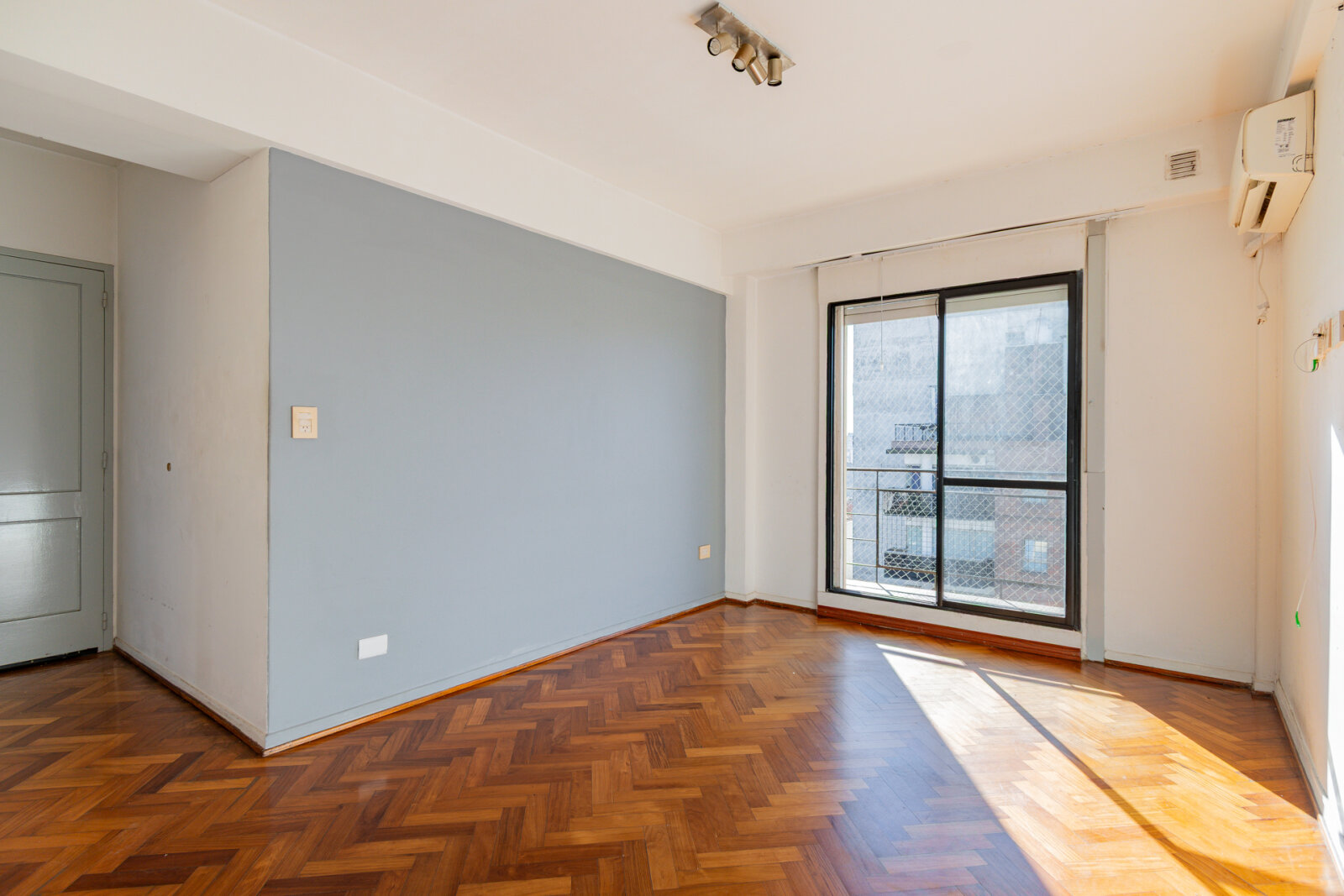 Piso alto - Depto - Reciclado - Balcón - San Telmo — foto 2
