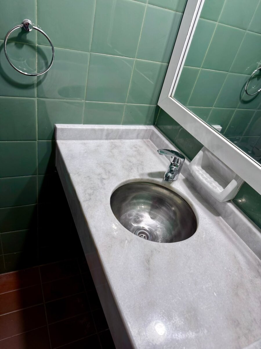ALQUILAMOS HERMOSA CASA TIPO CHALET AMERICANO EN BARRIO BOMBAL GODOY CRUZ - 51