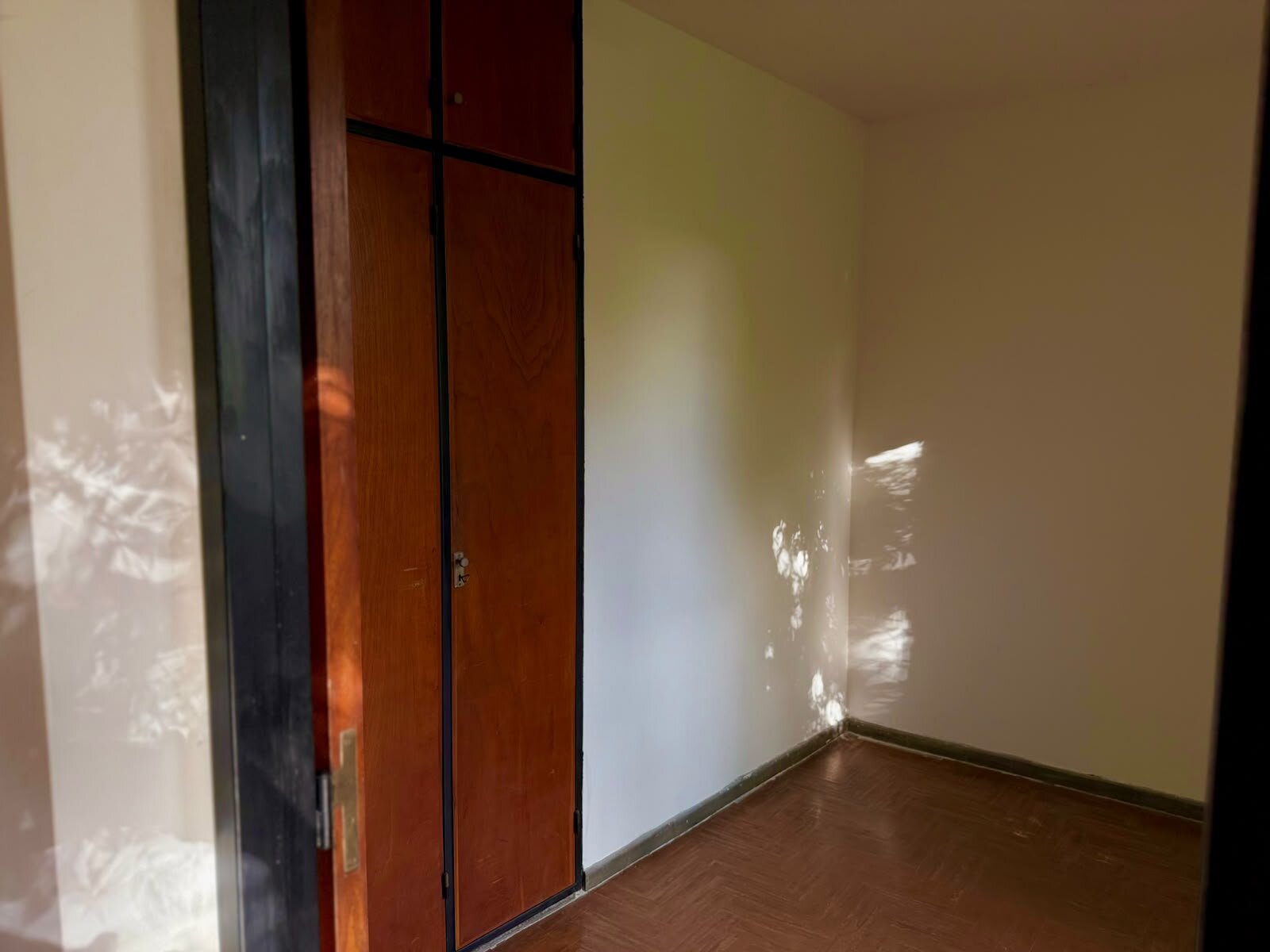 ALQUILAMOS HERMOSA CASA TIPO CHALET AMERICANO EN BARRIO BOMBAL GODOY CRUZ - 26