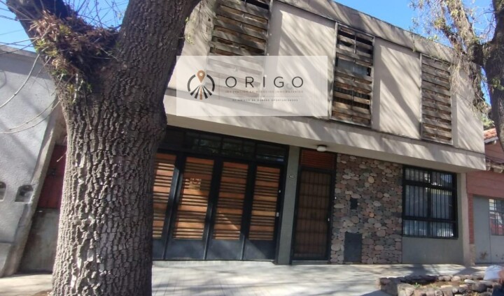 Alquilamos Hermosa Casa Tipo Chalet Americano en Barrio Bombal Godoy Cruz · foto 2