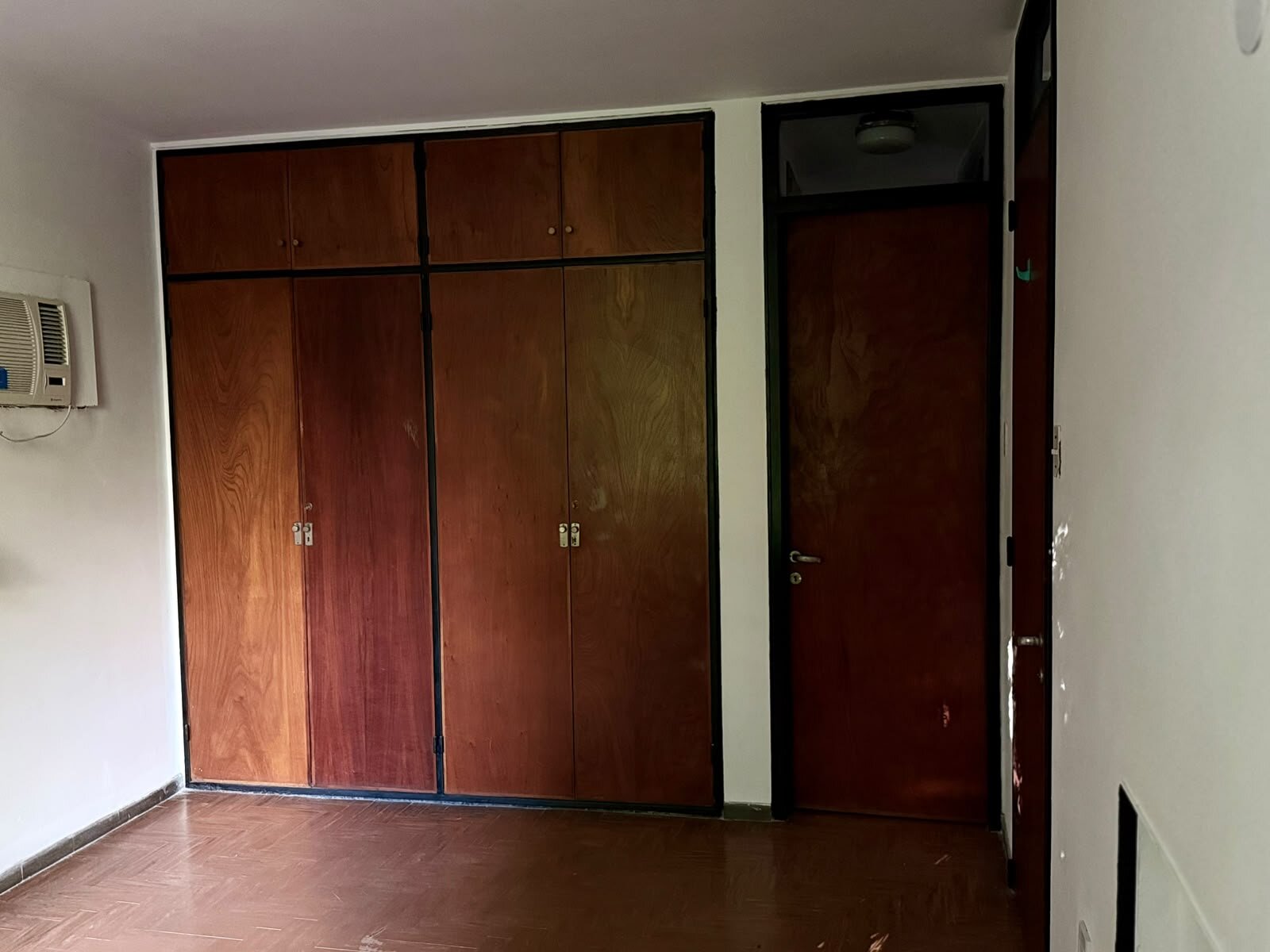 ALQUILAMOS HERMOSA CASA TIPO CHALET AMERICANO EN BARRIO BOMBAL GODOY CRUZ - 27