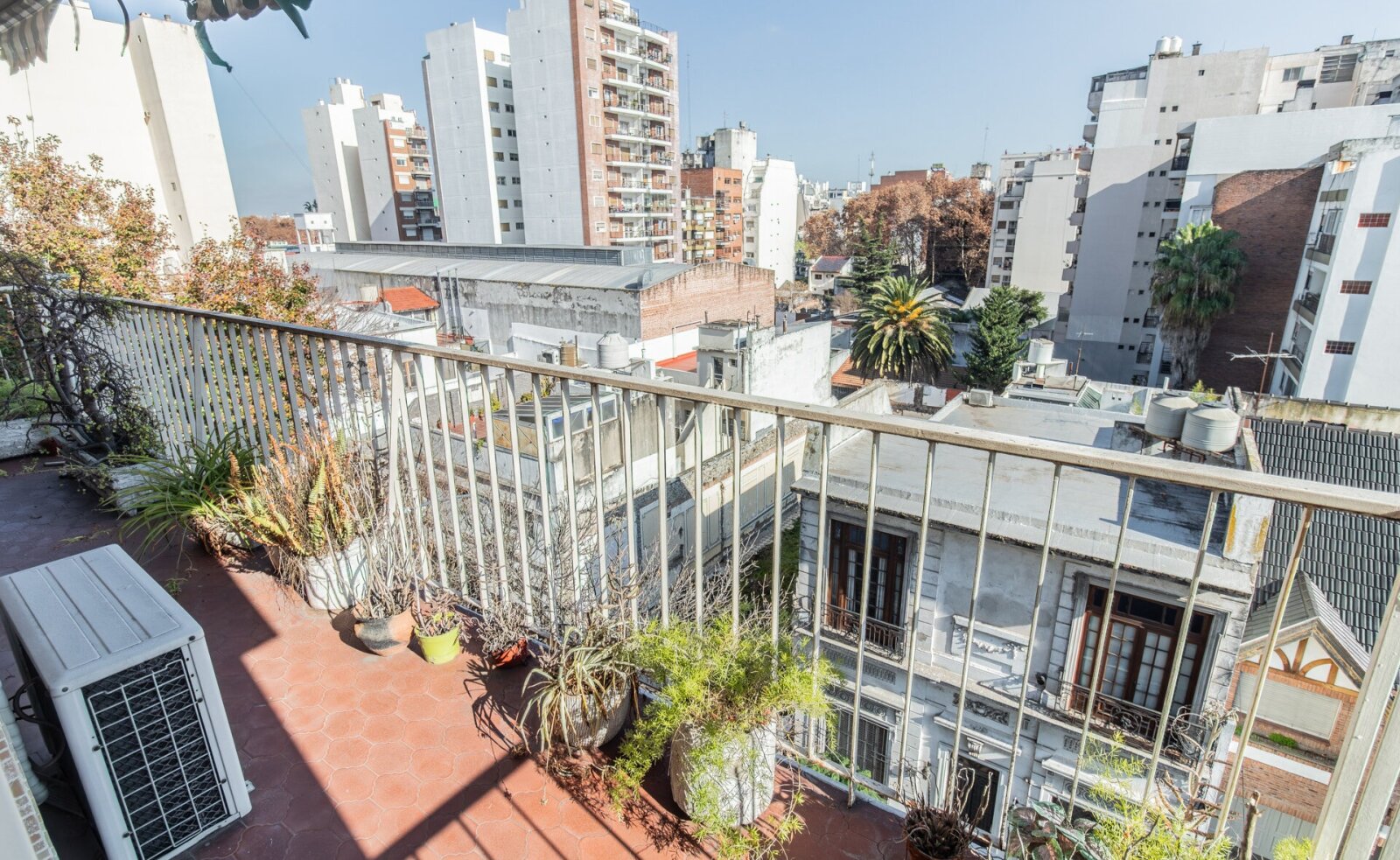 Departamento 3 ambientes con balcón corrido en Flores - 12