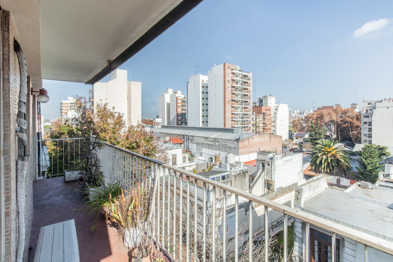 Departamento 3 ambientes con balcón corrido en Flores - 1