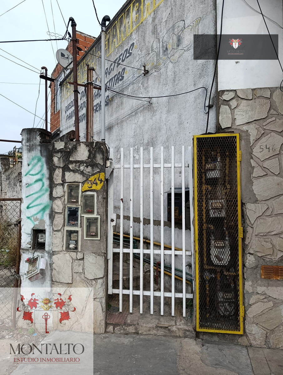OPORTUNIDAD CASA PH 2 AMBIENTES CON PATIO A RECICLAR - 2