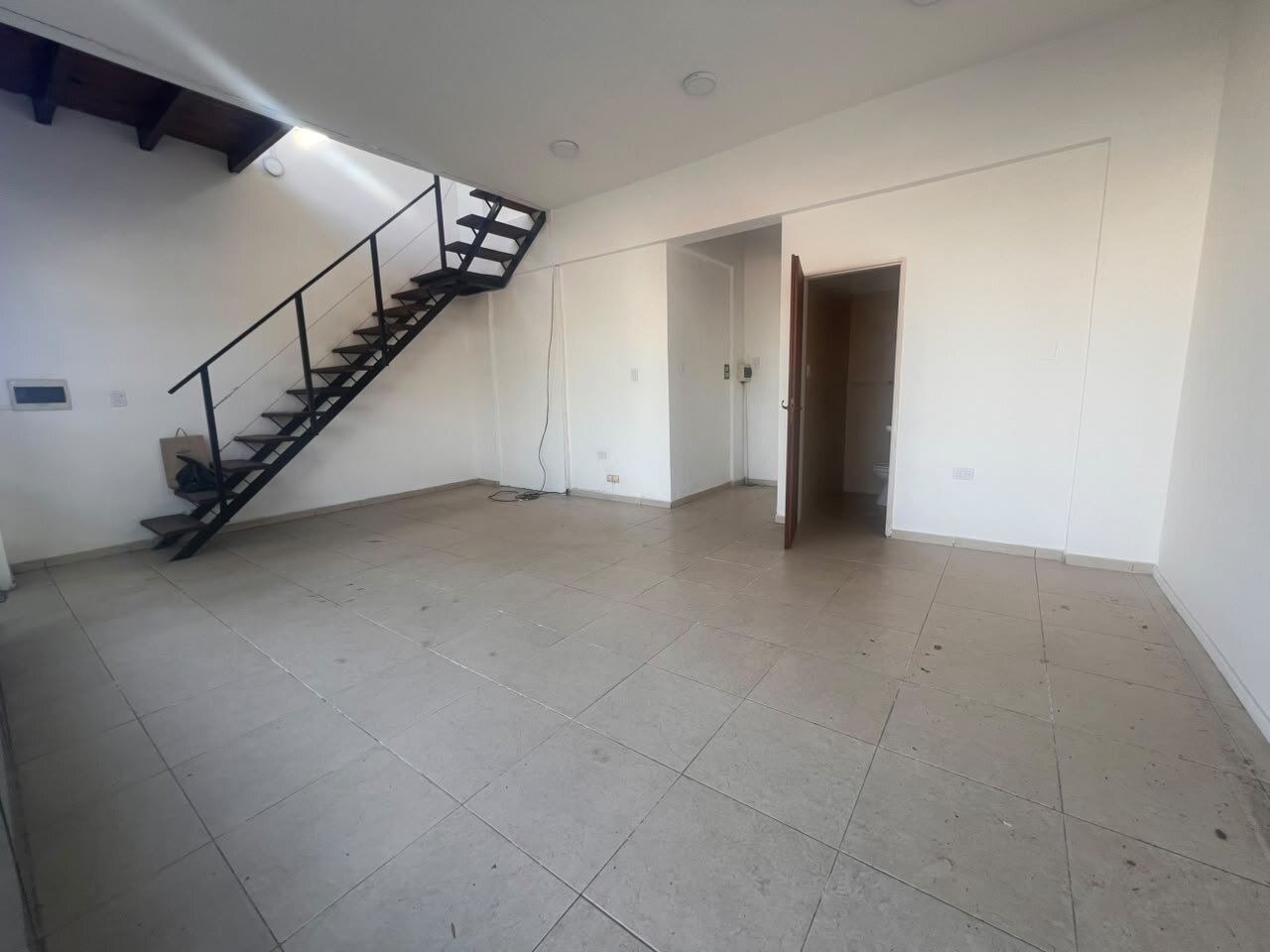 SE ALQUILA LOCAL COMERCIAL. DUARTE QUIROZ - 7