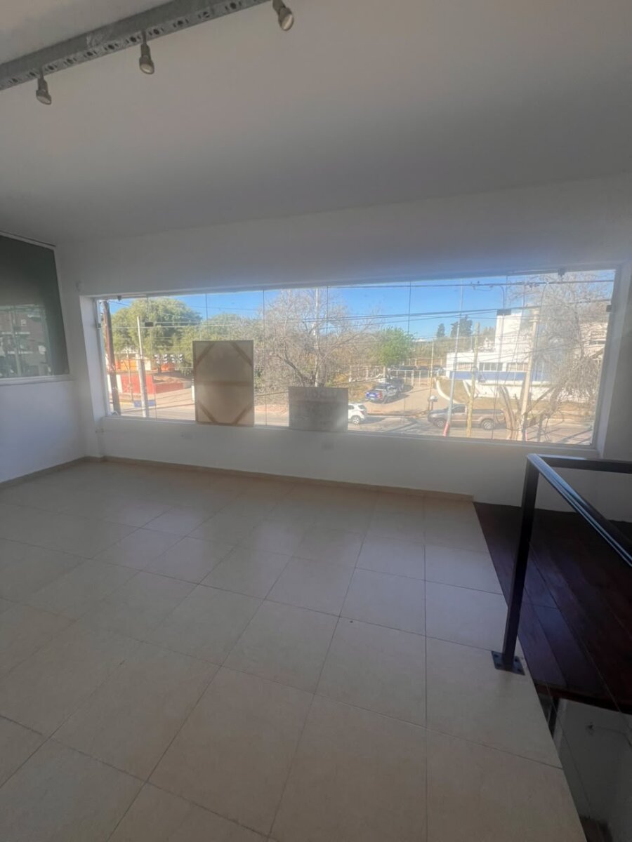 SE ALQUILA LOCAL COMERCIAL. DUARTE QUIROZ - 5