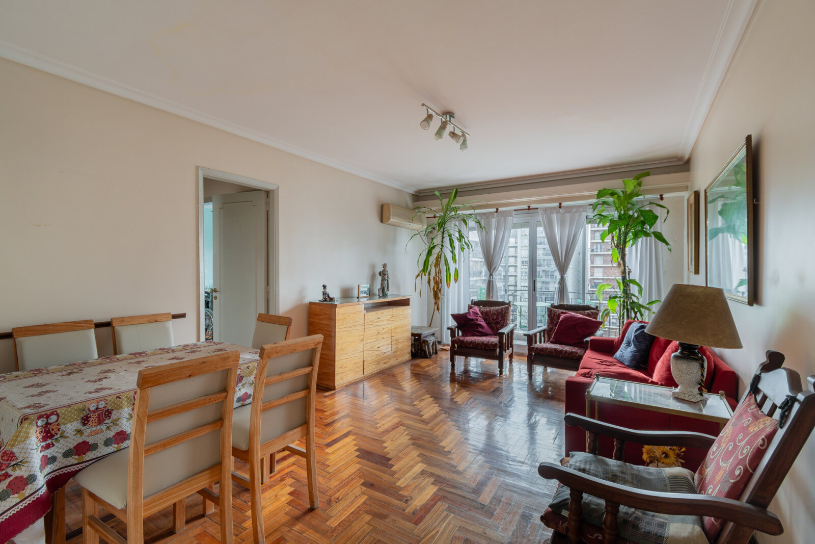 VENTA. 3 AMBIENTES CON BALCÓN EN VILLA URQUIZA. MUY LUMINOSO Y SILENCIOSO. EDIFICIO REACONDICIONADO. — foto 3