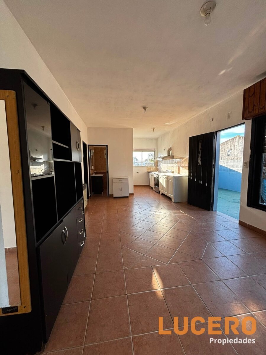 Casa 3 ambientes con terraza en Morón - 2