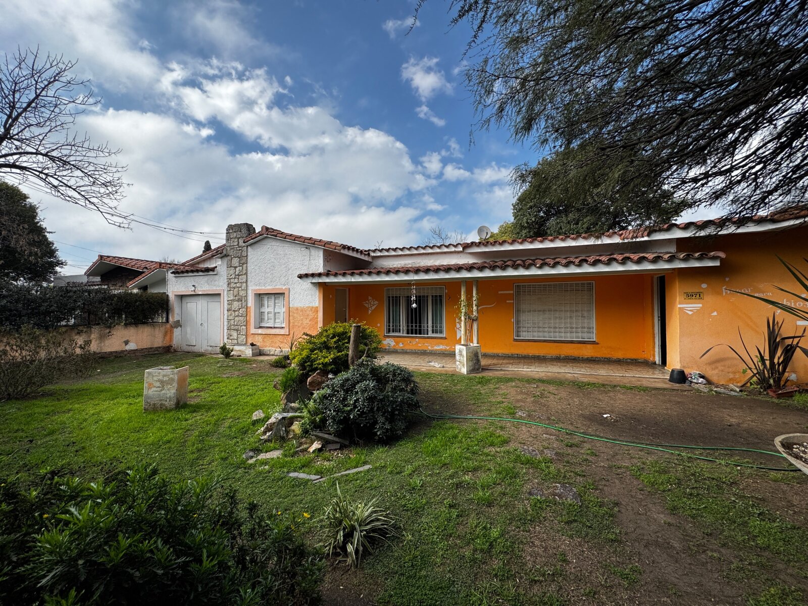 Casa 4 dormitorios- 952 m2 lote- Rafael Núñez al 6400 - 1