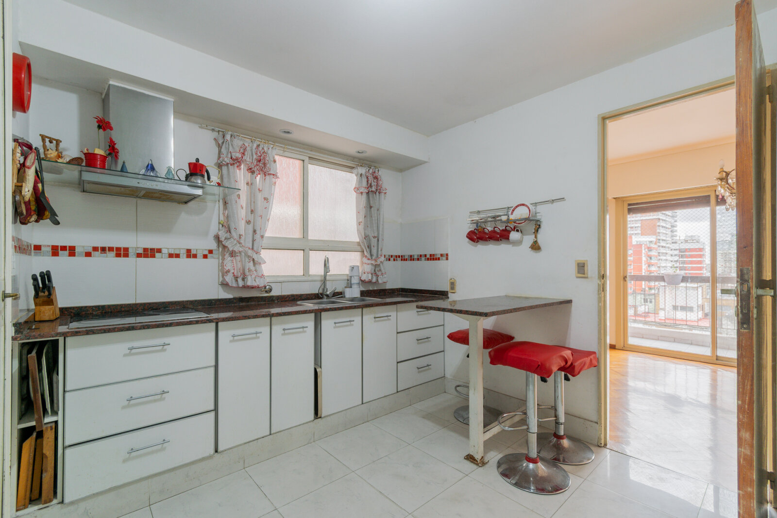 Semipiso 4 ambientes con palier privado y guardacoche Alto Palermo - 4