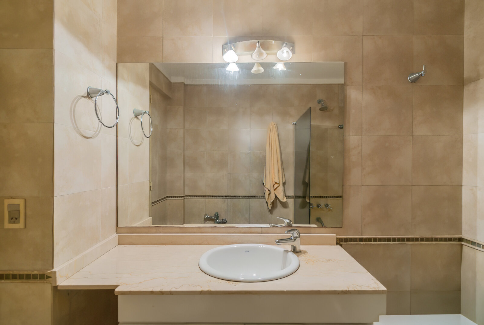 Semipiso 4 ambientes con palier privado y guardacoche Alto Palermo - 15