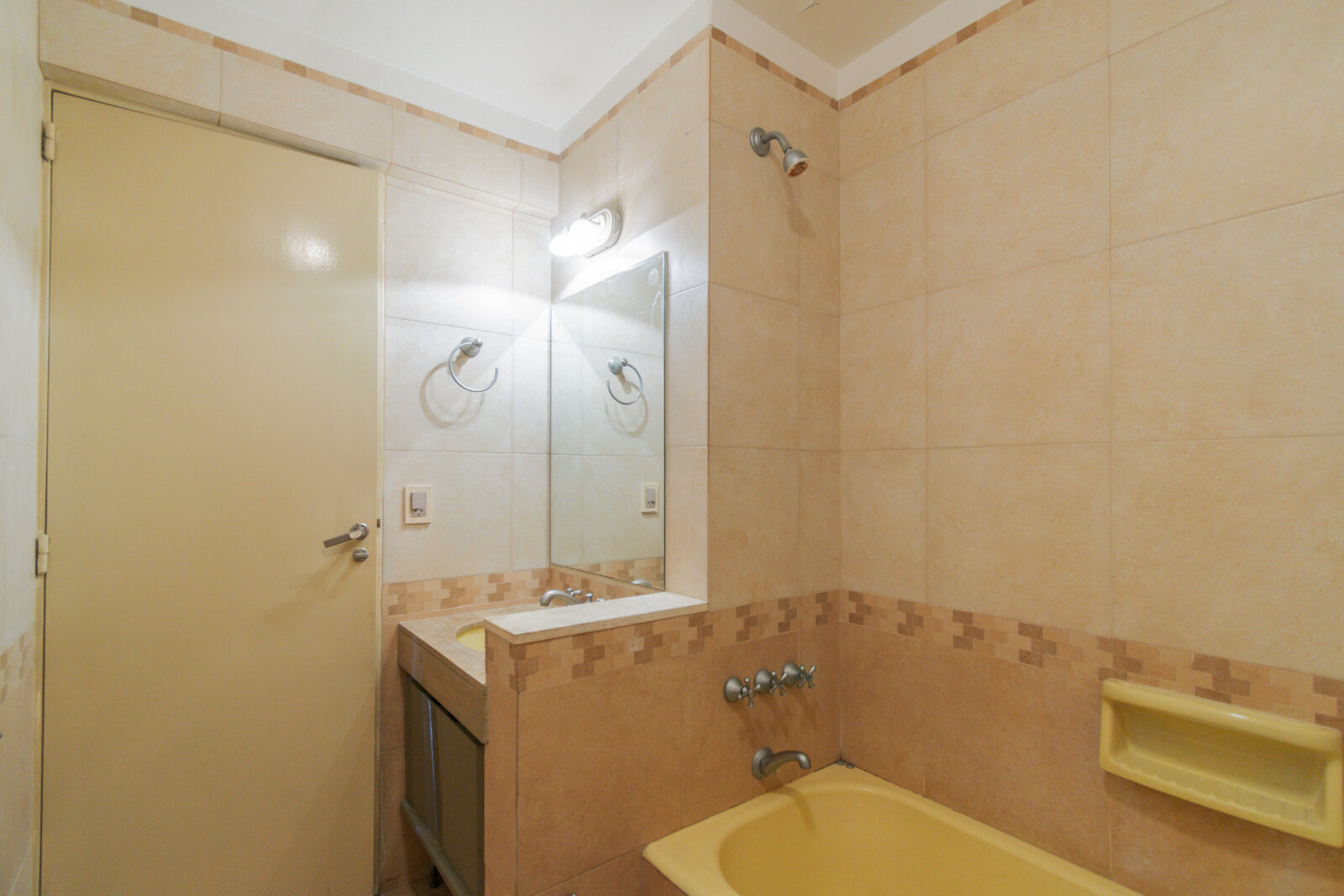 Semipiso 4 ambientes con palier privado y guardacoche Alto Palermo - 24