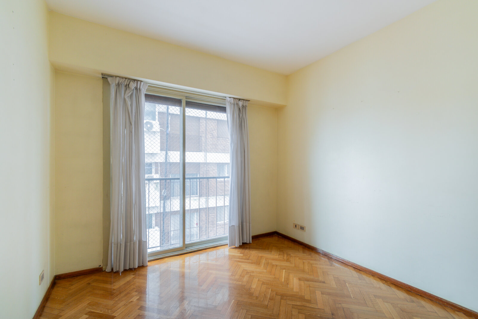 Semipiso 4 ambientes con palier privado y guardacoche Alto Palermo - 10