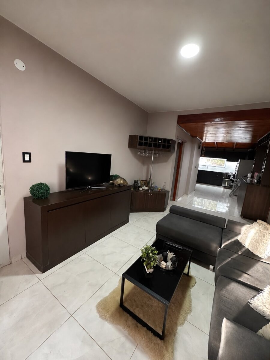 HERMOSA CASA EN VENTA ELORZA 1653 - 8