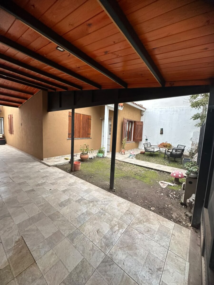 HERMOSA CASA EN VENTA ELORZA 1653 - 4