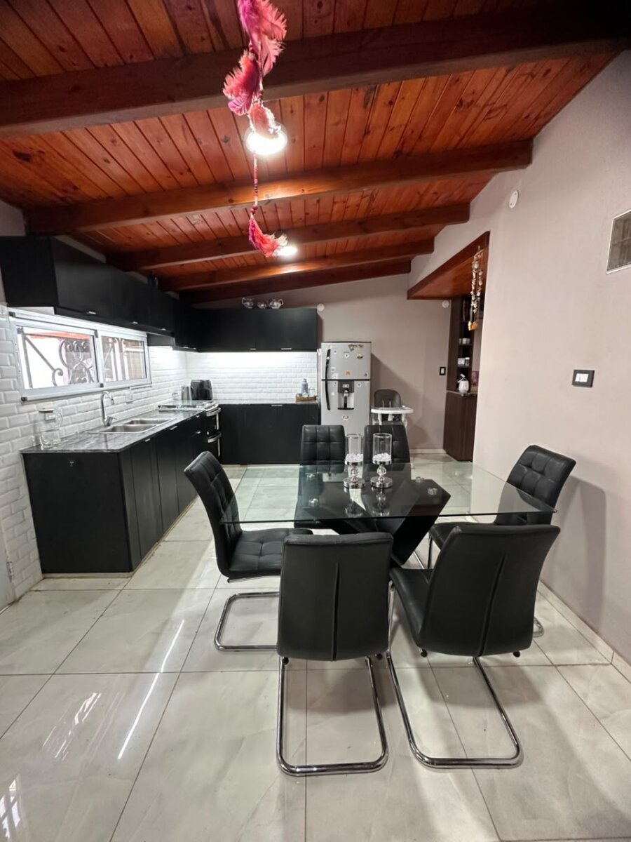 HERMOSA CASA EN VENTA ELORZA 1653 - 1