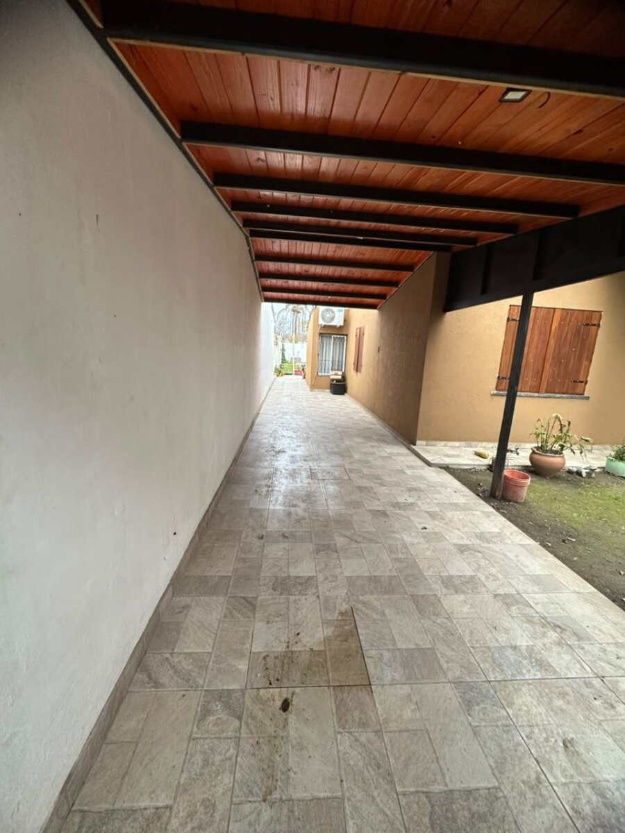 HERMOSA CASA EN VENTA ELORZA 1653 - 5