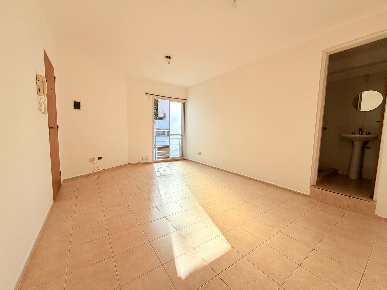 Monoambiente en alquiler en Barrio Lourdes. Mendoza 2900 - 1