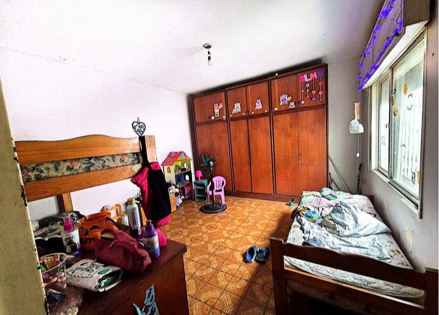 CASA EN VENTA CON LOCAL COMERCIAL, EN ESQUINA. BARRIO BELLA VISTA OESTE. LIMA AL 2200 - 4