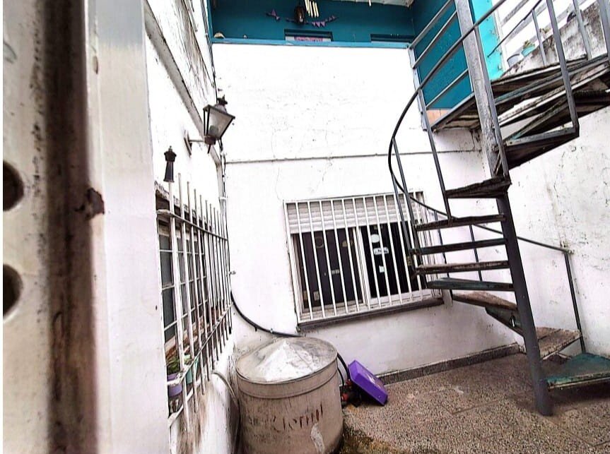 CASA EN VENTA CON LOCAL COMERCIAL, EN ESQUINA. BARRIO BELLA VISTA OESTE. LIMA AL 2200 - 7