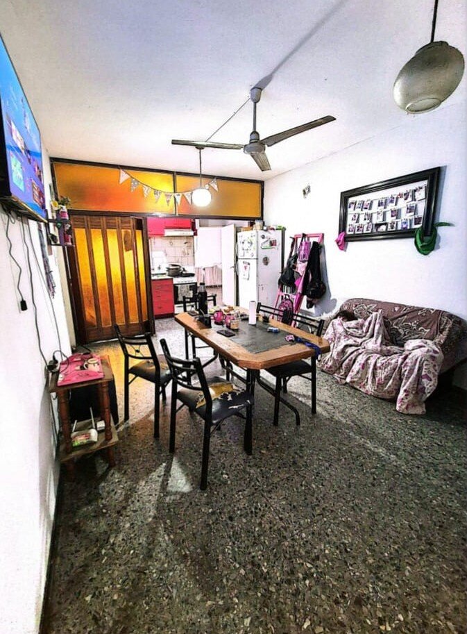 CASA EN VENTA CON LOCAL COMERCIAL, EN ESQUINA. BARRIO BELLA VISTA OESTE. LIMA AL 2200 - 3