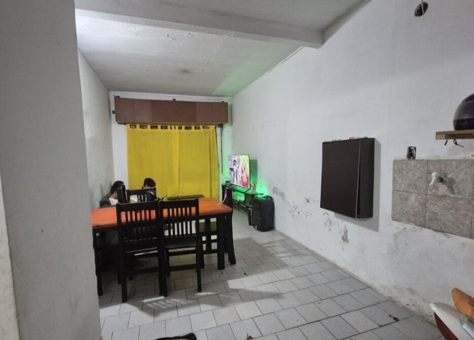 CASA AL FRENTE. BARRIO BELLA VISTA OESTE. LIMA 2200 - 4