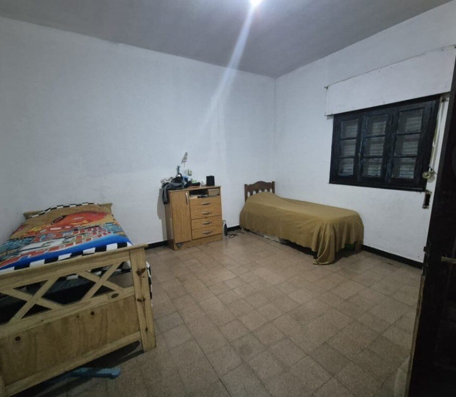 CASA AL FRENTE. BARRIO BELLA VISTA OESTE. LIMA 2200 - 3