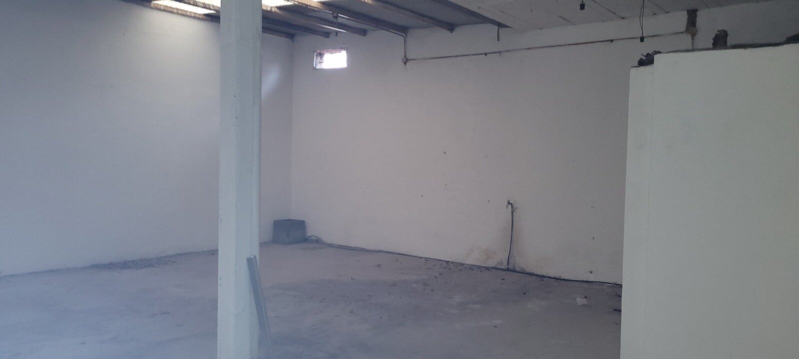 Propiedad comercial con 4 locales comerciales y deposito - Av presidente peron 3600 - 9