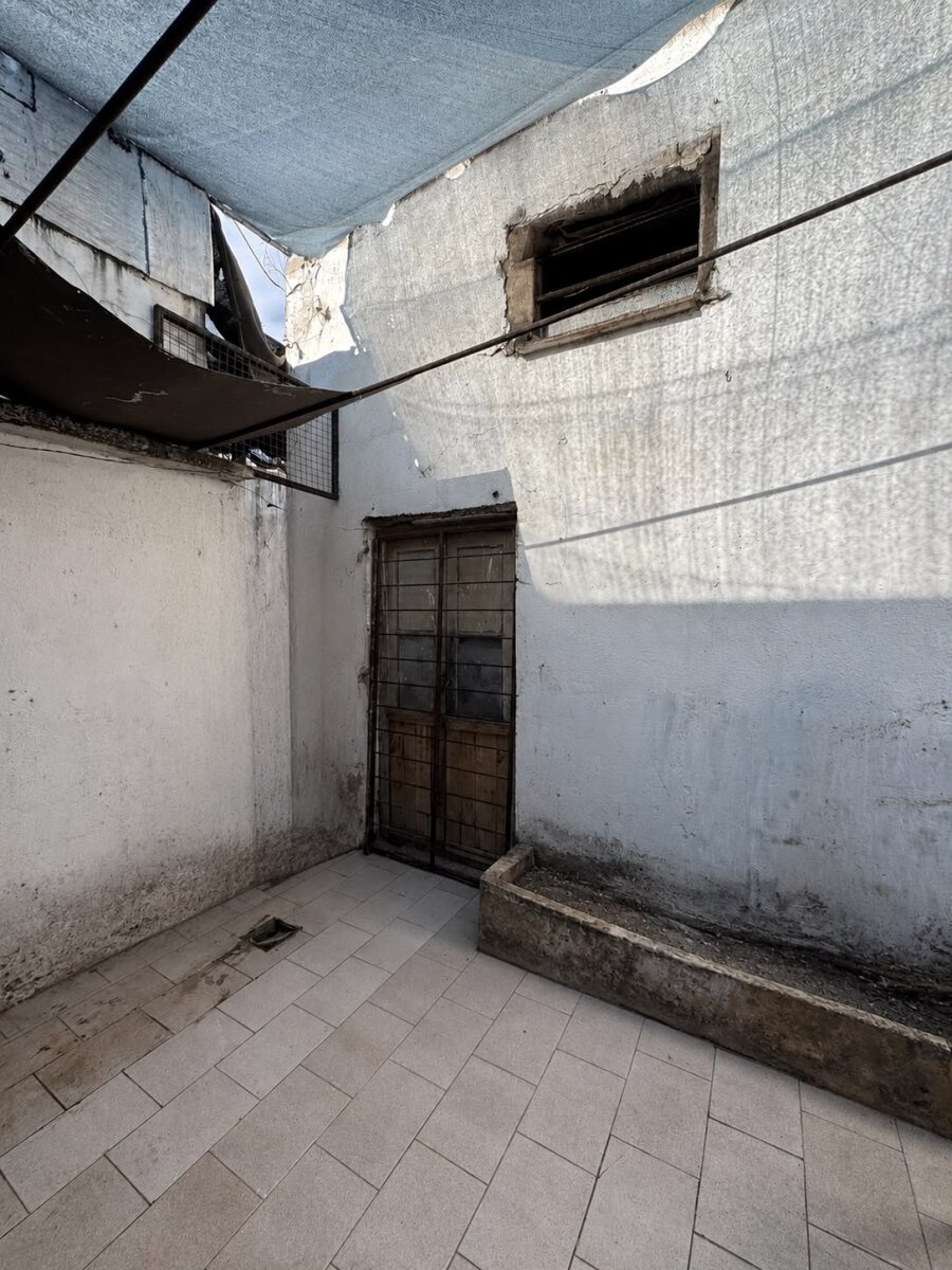 Propiedad comercial con 4 locales comerciales y deposito - Av presidente peron 3600 - 19