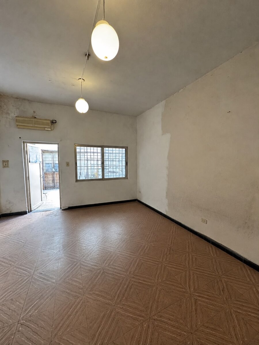 Propiedad comercial con 4 locales comerciales y deposito - Av presidente peron 3600 - 5