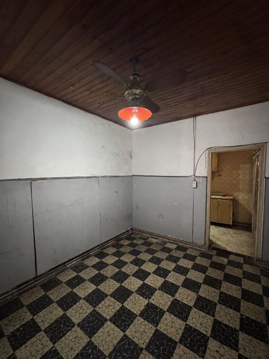 Propiedad comercial con 4 locales comerciales y deposito - Av presidente peron 3600 - 3