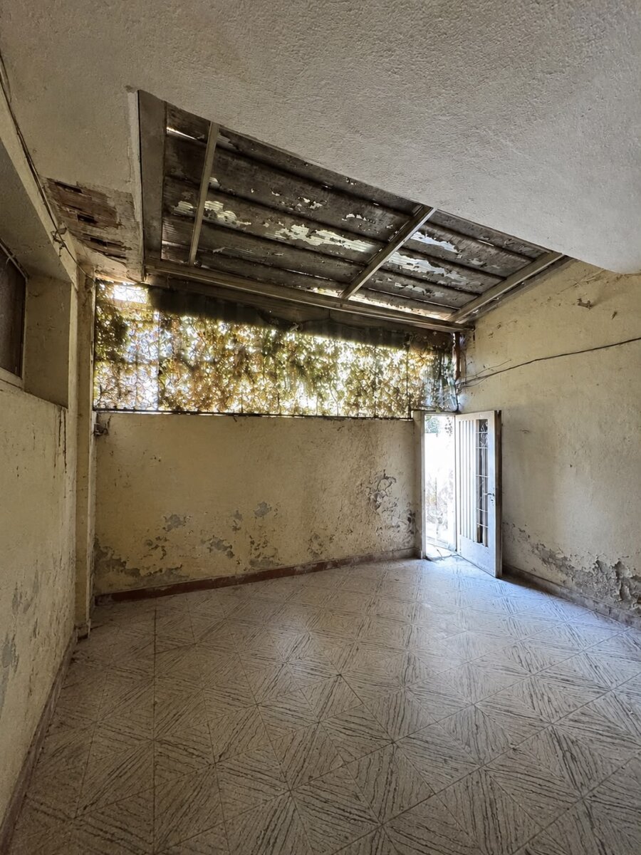 Propiedad comercial con 4 locales comerciales y deposito - Av presidente peron 3600 - 7