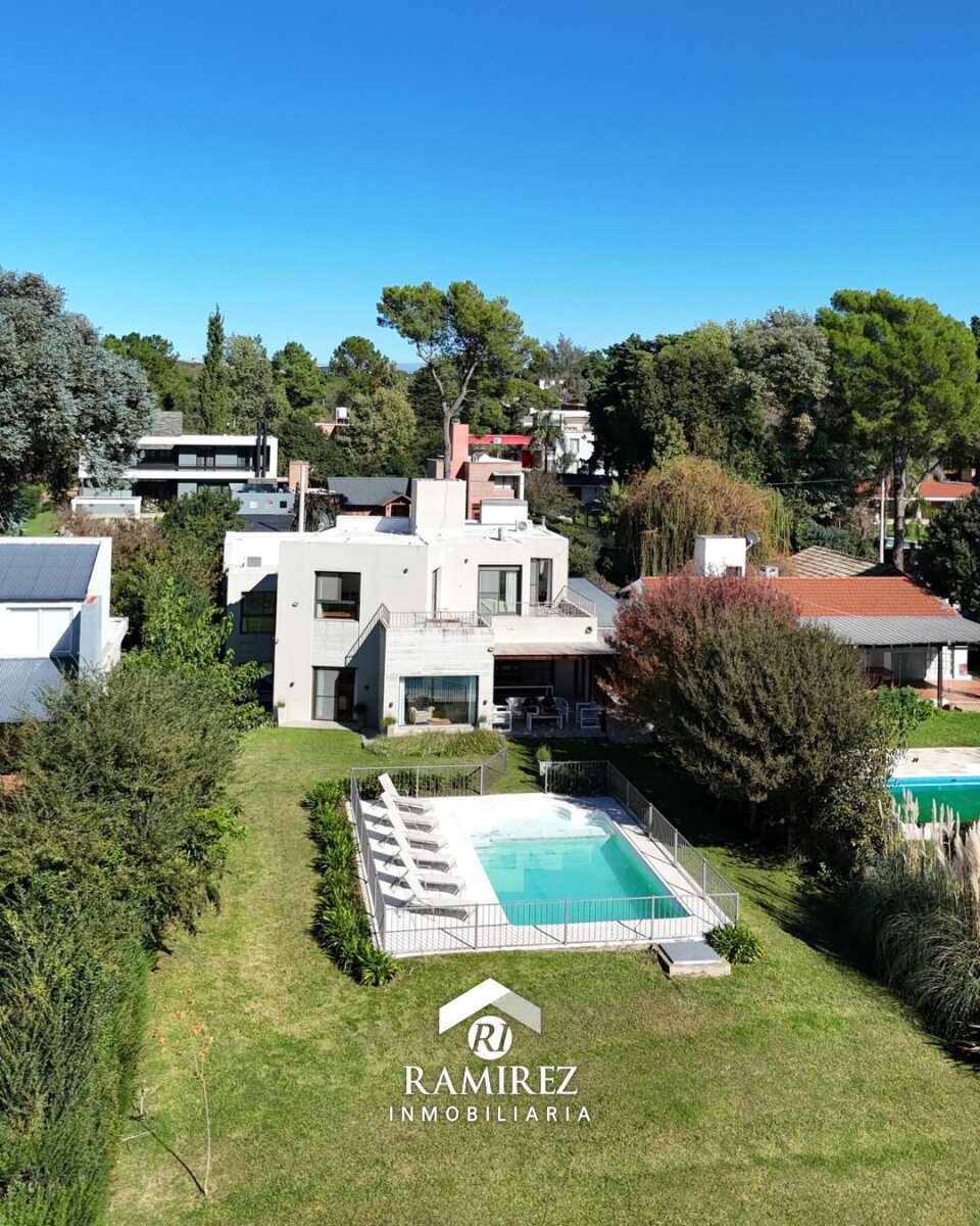 CASA EN VENTA – VILLA DEL DIQUE (CA356)
