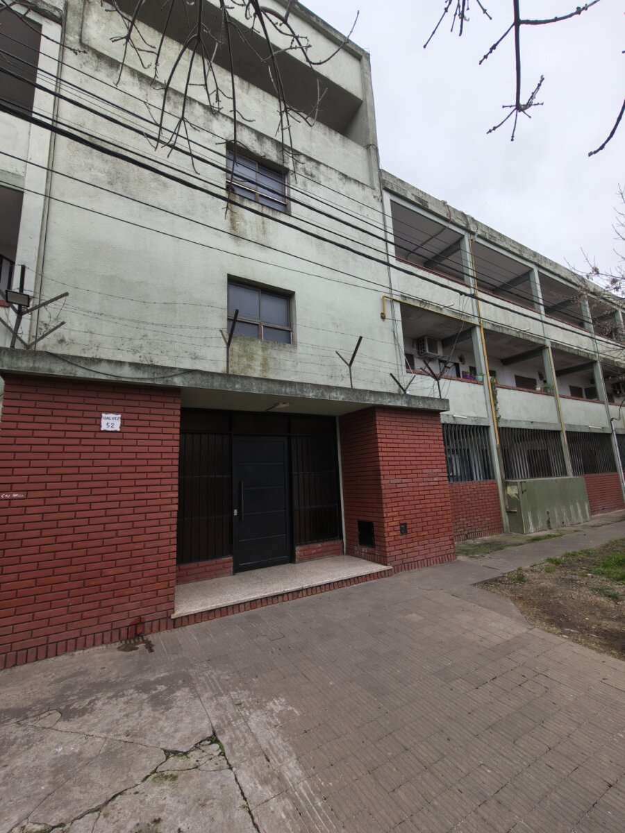 Departamento 2 dormitorios con patio - 2