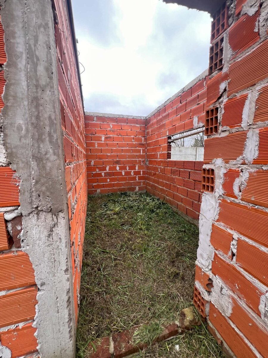 Lote con construcción a terminar - B° Luján - 9