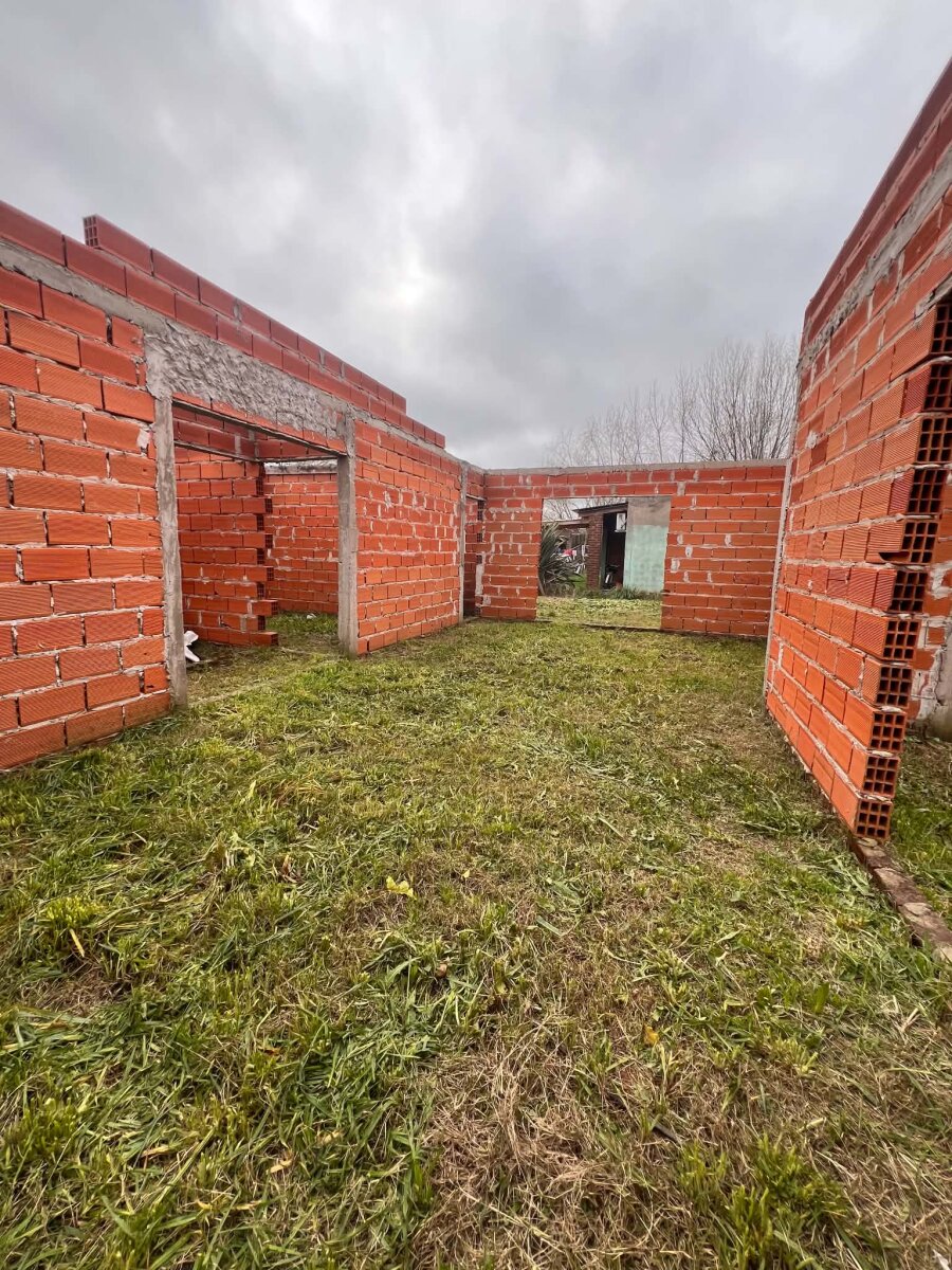 Lote con construcción a terminar - B° Luján - 7