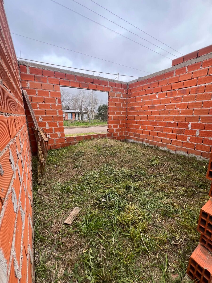 Lote con construcción a terminar - B° Luján - 2