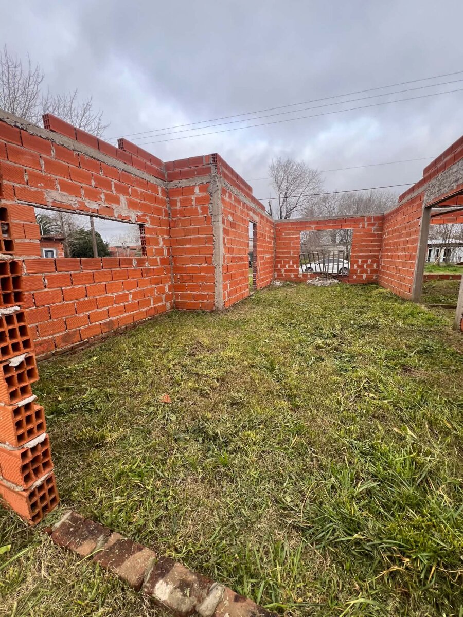 Lote con construcción a terminar - B° Luján - 3