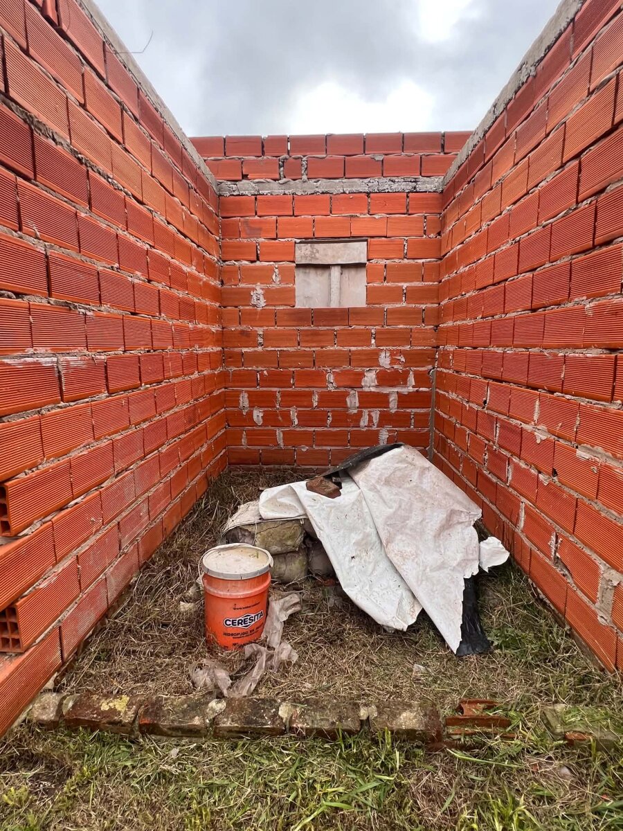 Lote con construcción a terminar - B° Luján - 8