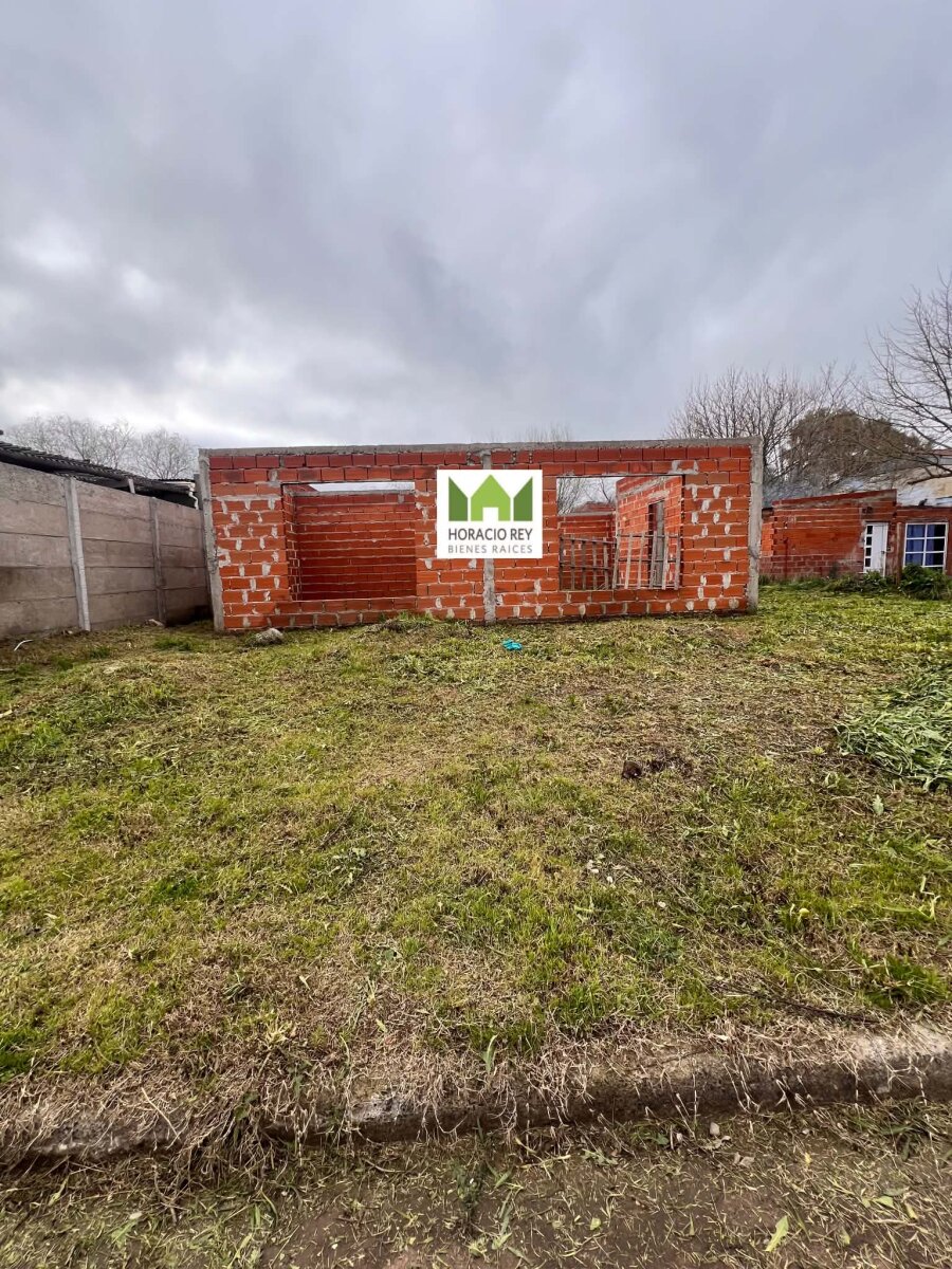 Lote con construcción a terminar - B° Luján - 1
