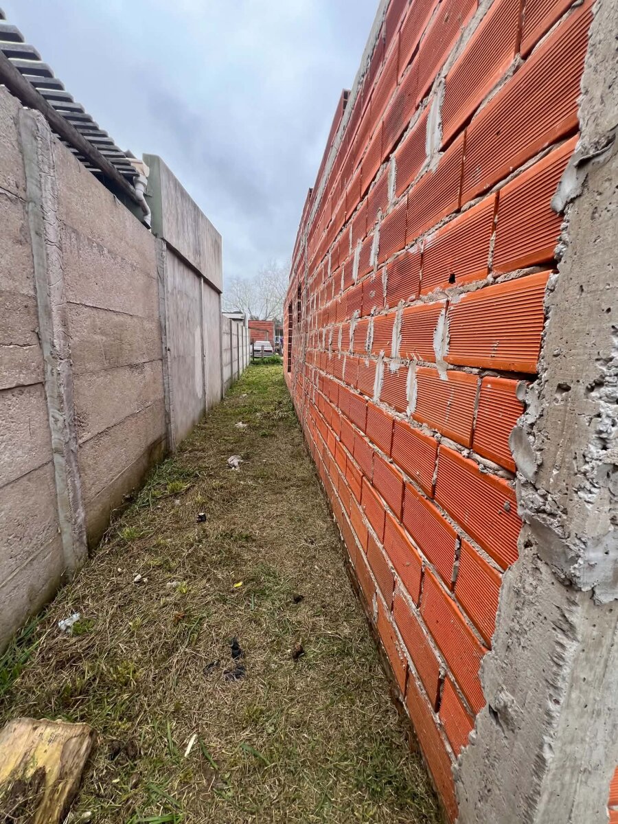 Lote con construcción a terminar - B° Luján - 6