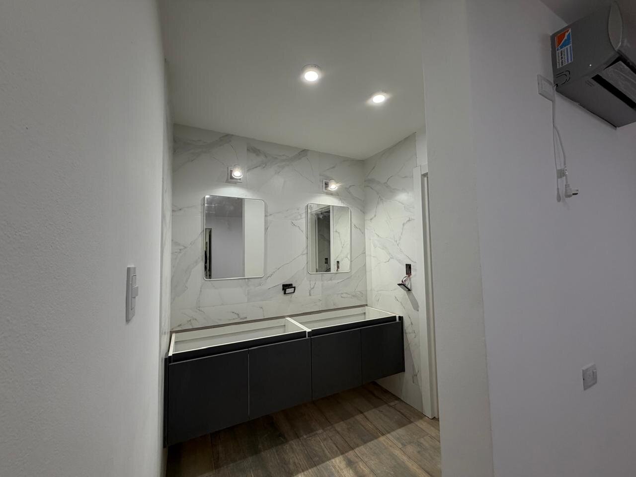 Duplex en Venta Solares de Manantiales - 3 Dormitorios 3 Baños - 8
