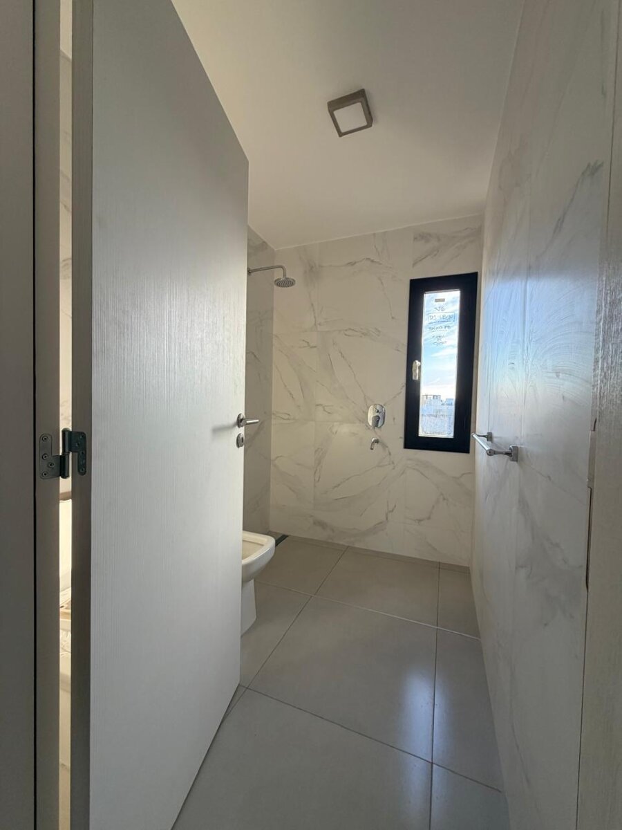Duplex en Venta Solares de Manantiales - 3 Dormitorios 3 Baños - 9