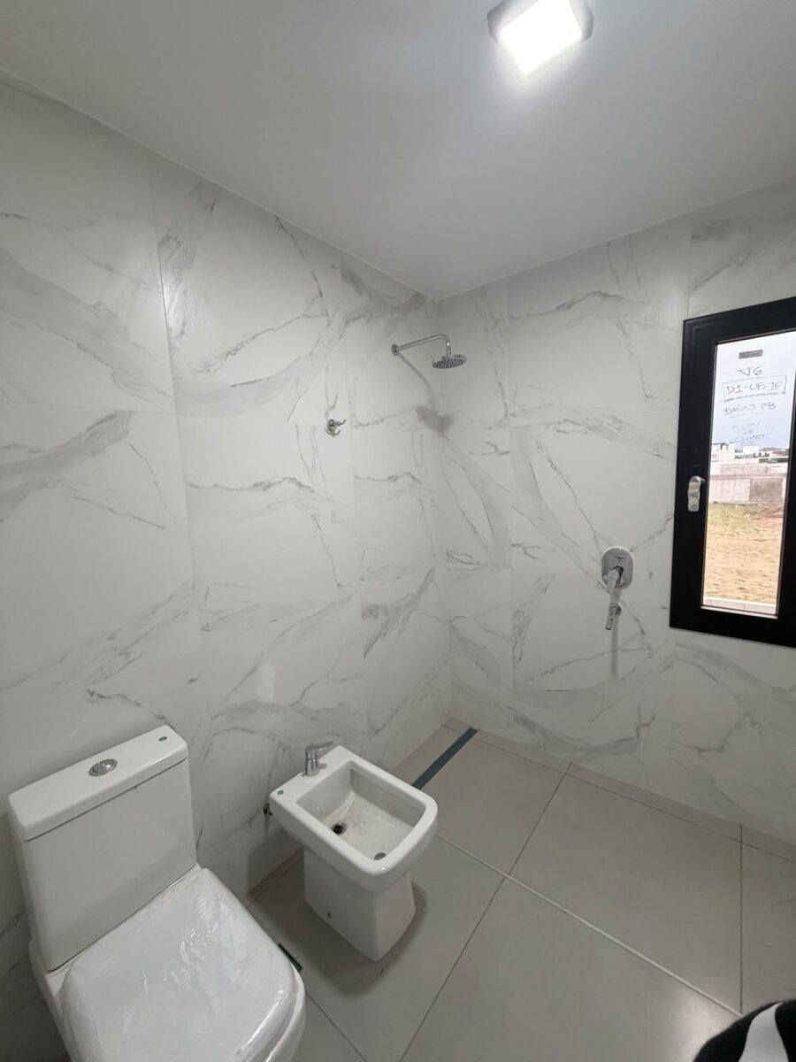 Duplex en Venta Solares de Manantiales - 3 Dormitorios 3 Baños - 10
