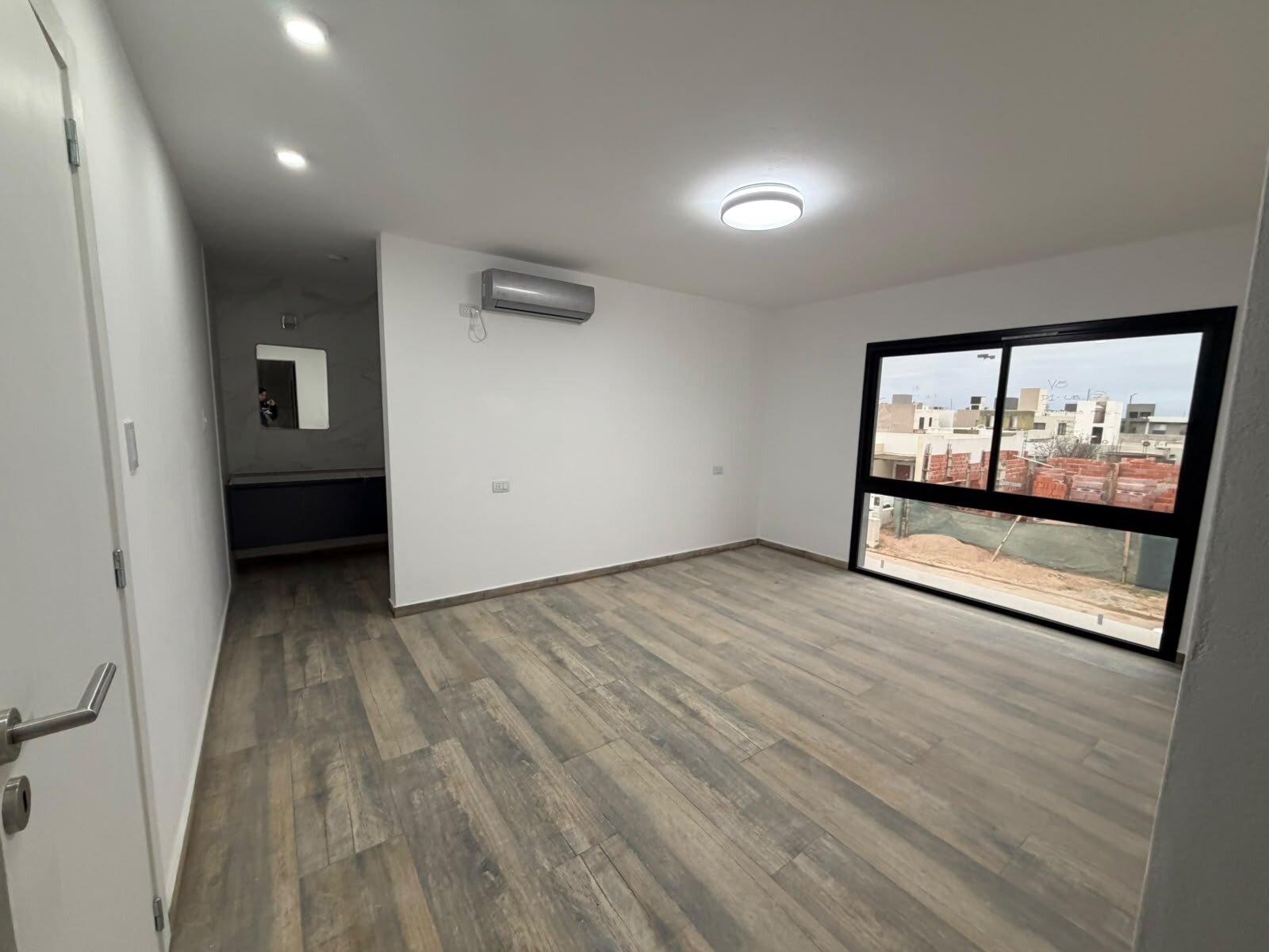 Duplex en Venta Solares de Manantiales - 3 Dormitorios 3 Baños - 5