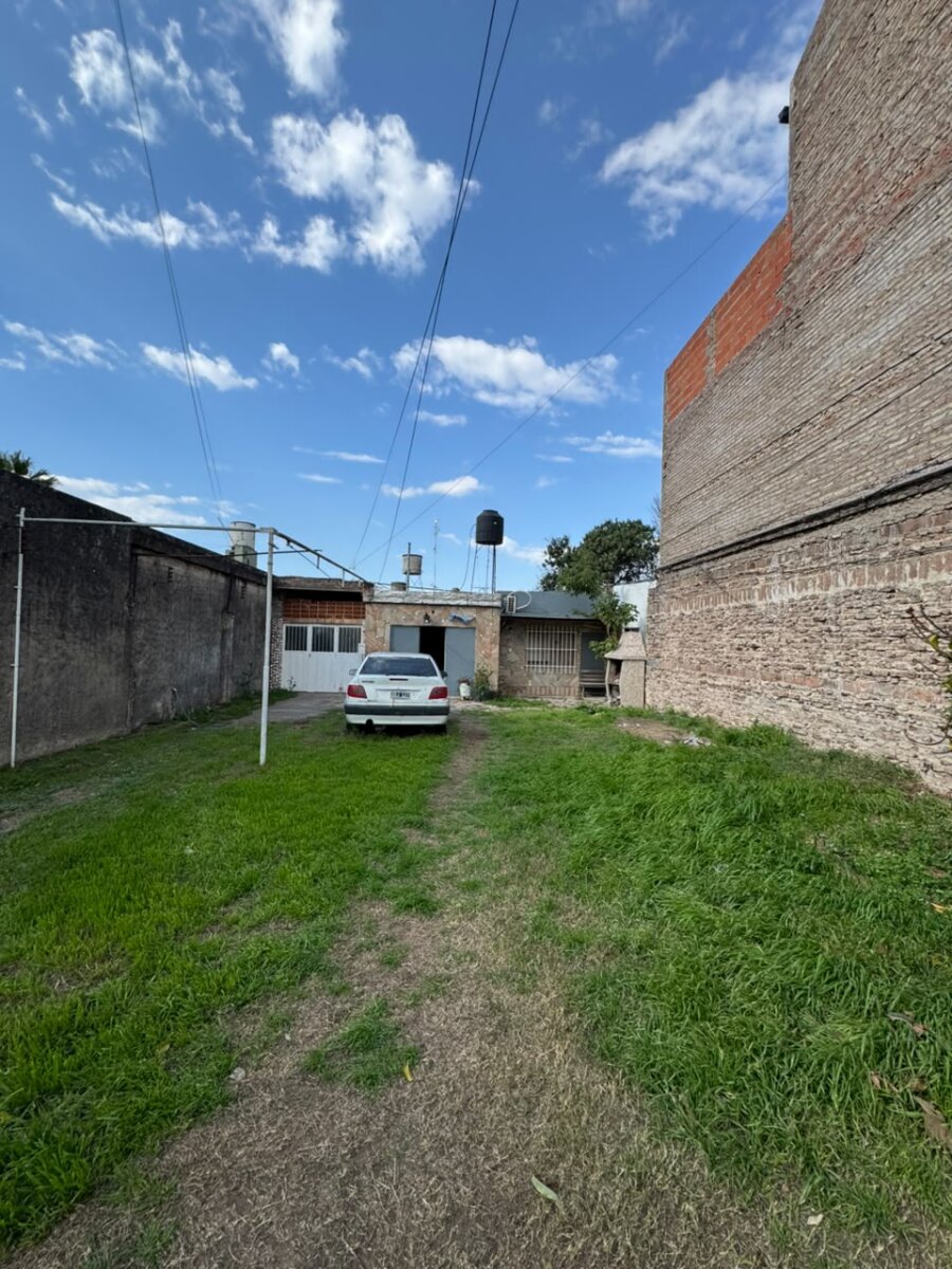 CASA EN VENTA. Camilo Aldao 2400 - 9